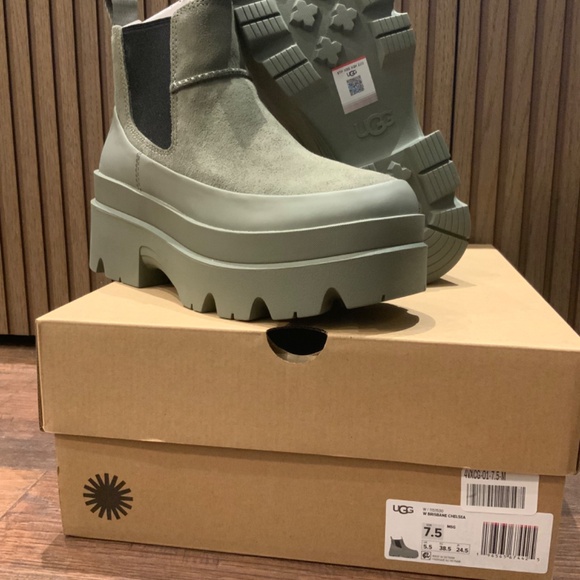 UGG Green Platform Boots - Picture 8 of 8